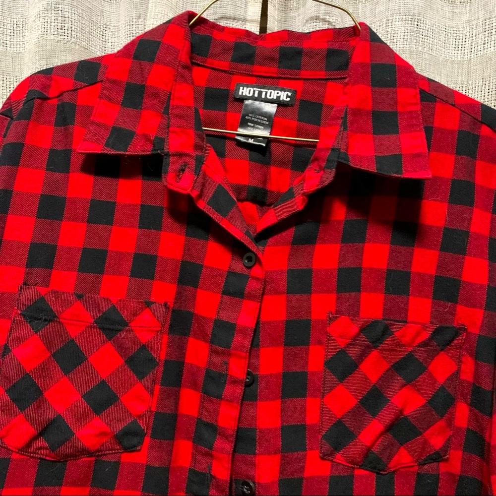 Hot Topic short cut flannel button down.